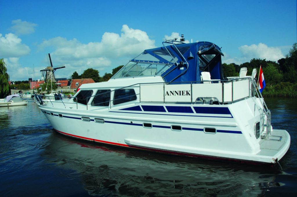 Anniek 1 Boot schr+§g von achtern