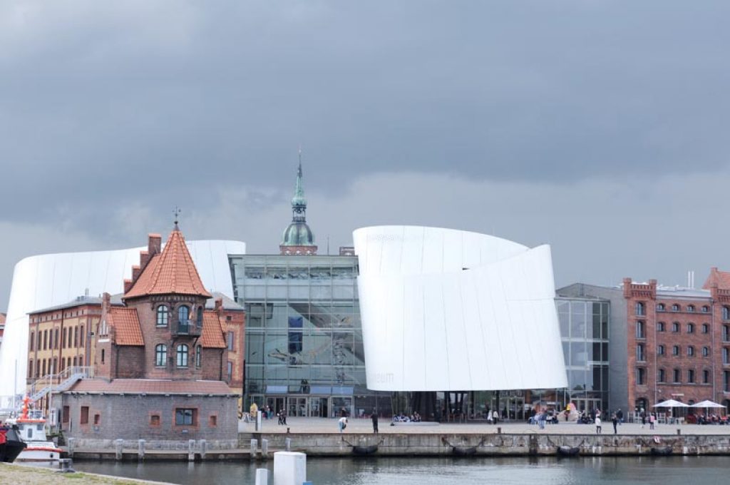 STRALSUND-HAFEN-OZEANEUM1