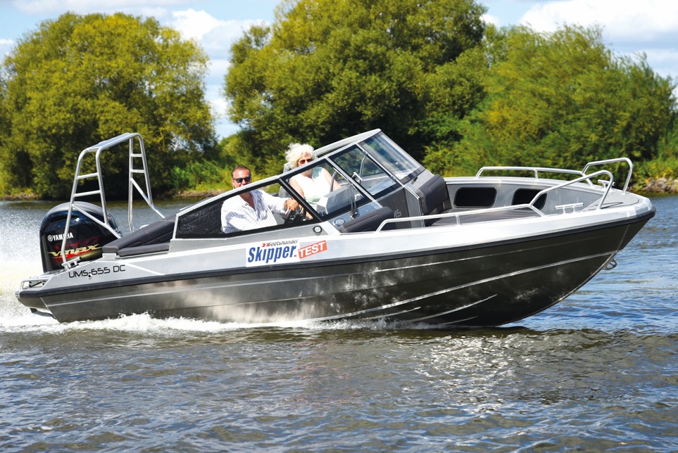 Praxistest auf der Weser: Dasukrainische Aluminium-Sportboot
erreicht mit Yamahas
150-PS-Viertakter am Heck
einen Topspeed von 42 Knoten